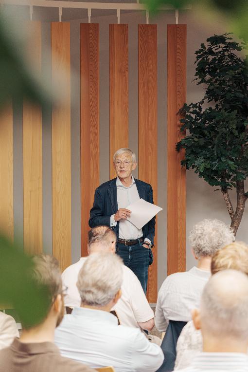 Bild 2: Dirk-Uwe Klaas, IFN-Gesch�ftsf�hrer, berichtet �ber die Aktivit�ten d...